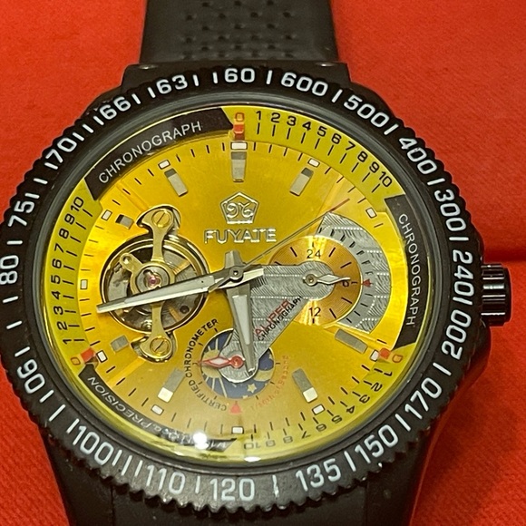 Fuyate Yellow-Gold Automatic Watch - Picture 5 of 8